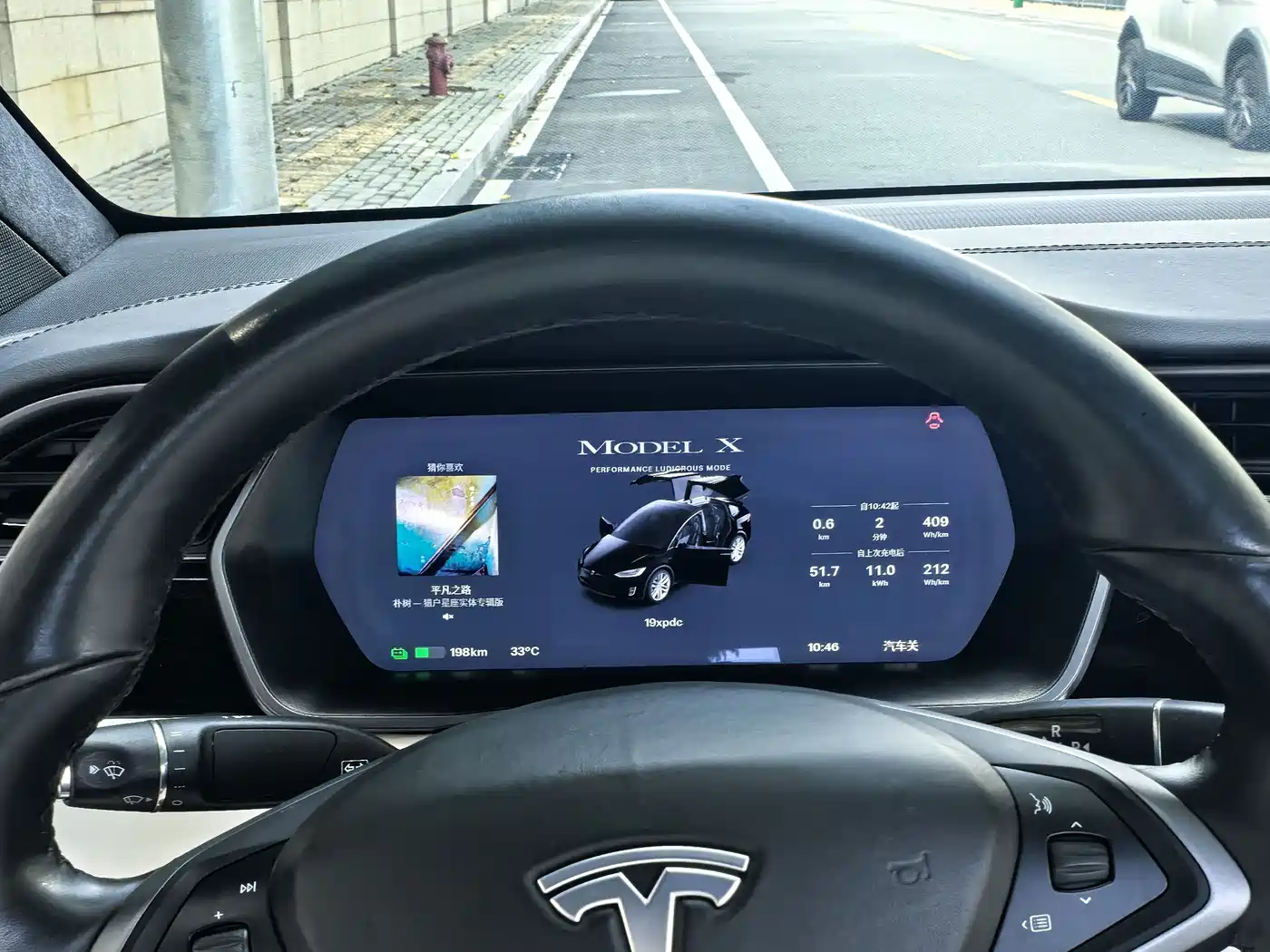TESLA MODEL X
