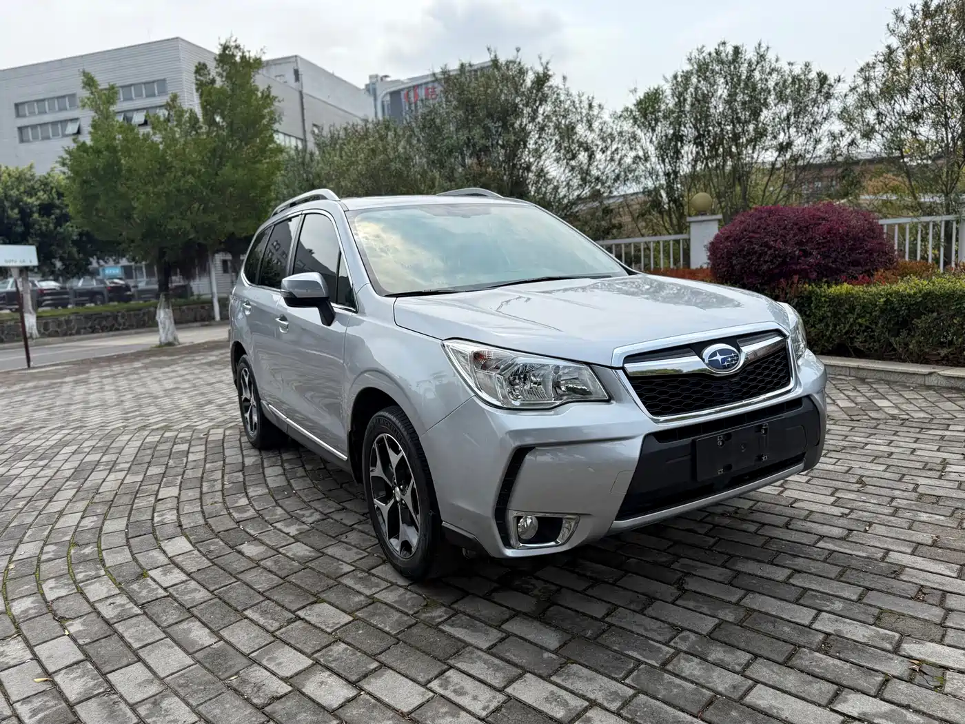 Subaru Forester 2015 2.0i Special Commemorative Edition фото 3