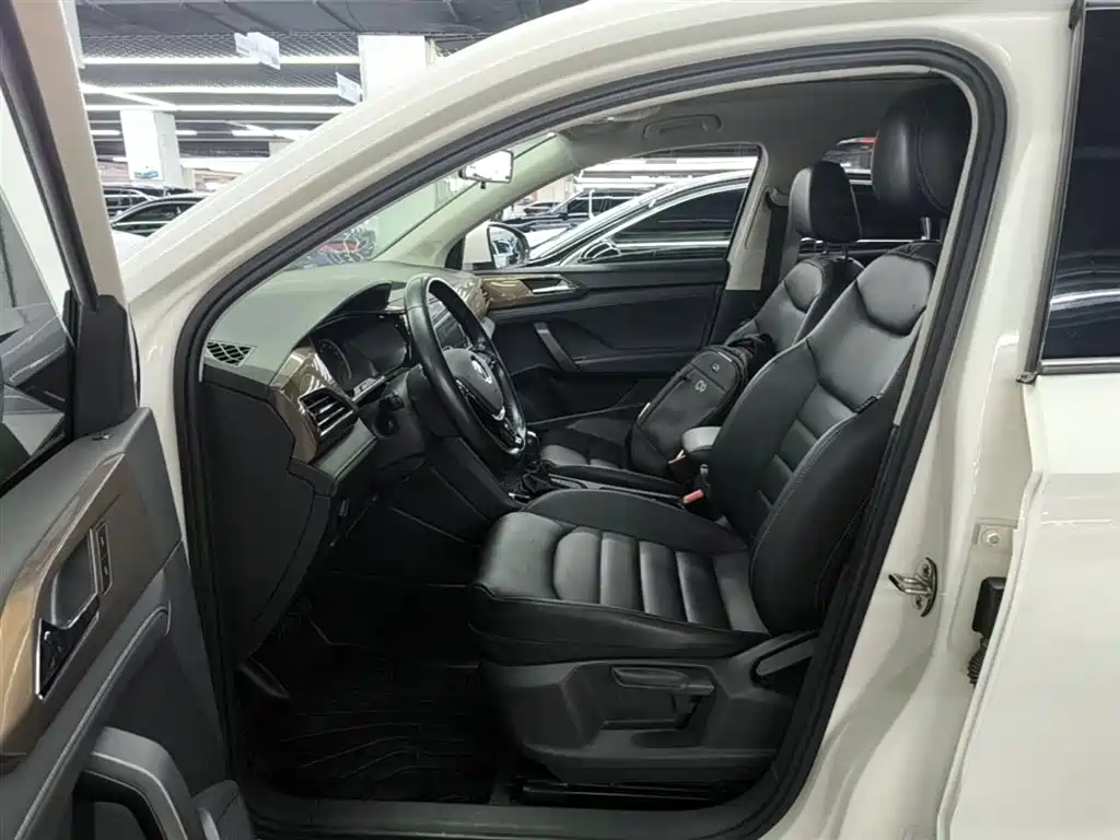 VOLKSWAGEN TUYUE