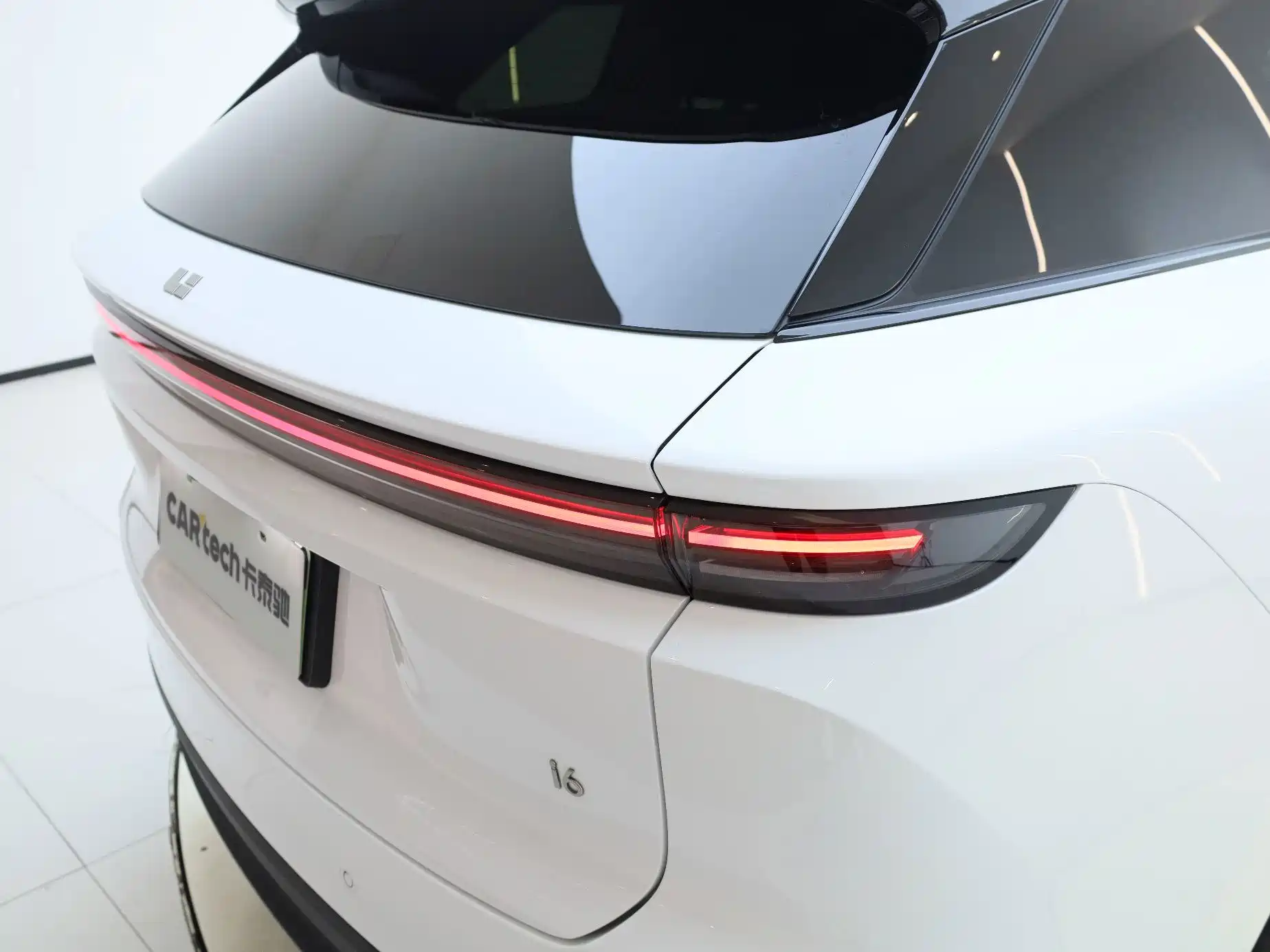 Фото 8 - Li Auto i6