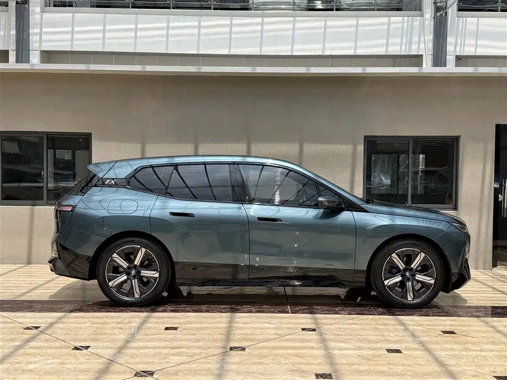 BMW iX 2024 2023 xDrive40