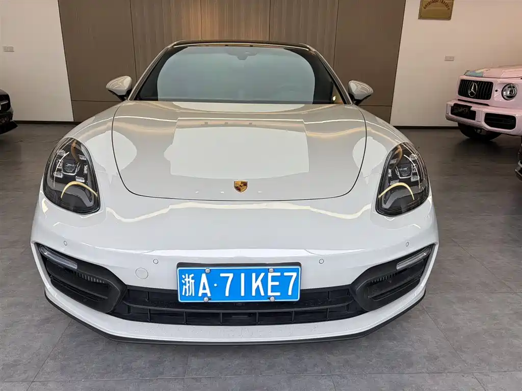 PORSCHE PANAMERA