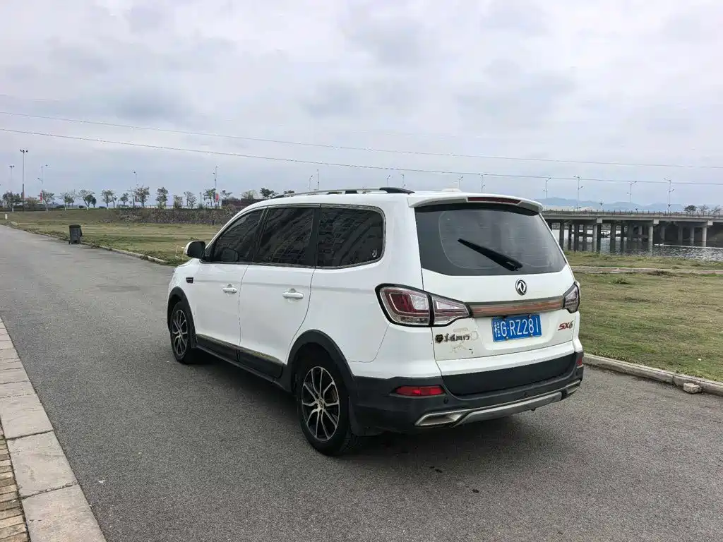 Dongfeng Fengxing Fengxing SX6 2017 2016 1.6L Manual Elite