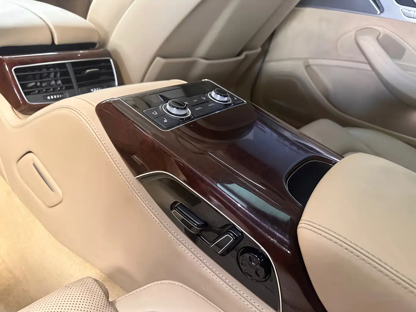 Audi A8 2012 A8L 45 TFSI quattro Luxury фото 10