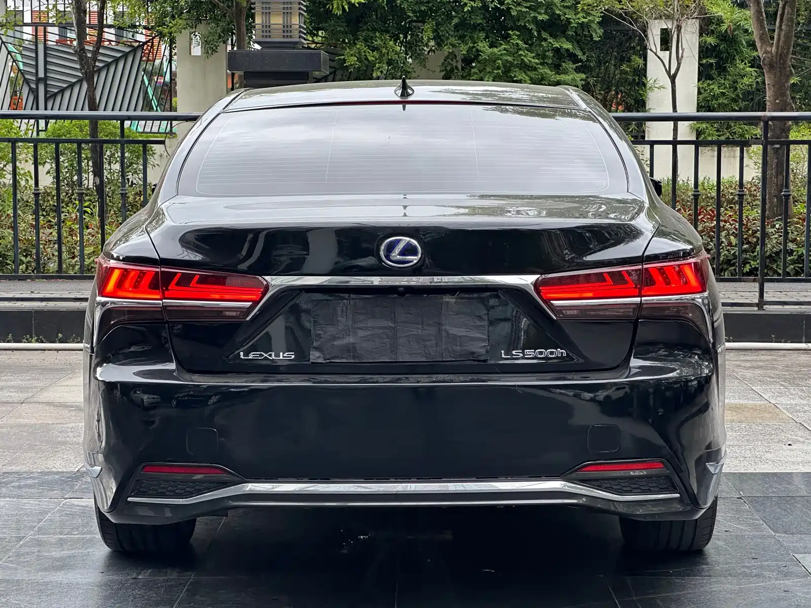 Фото 14 - Lexus LS