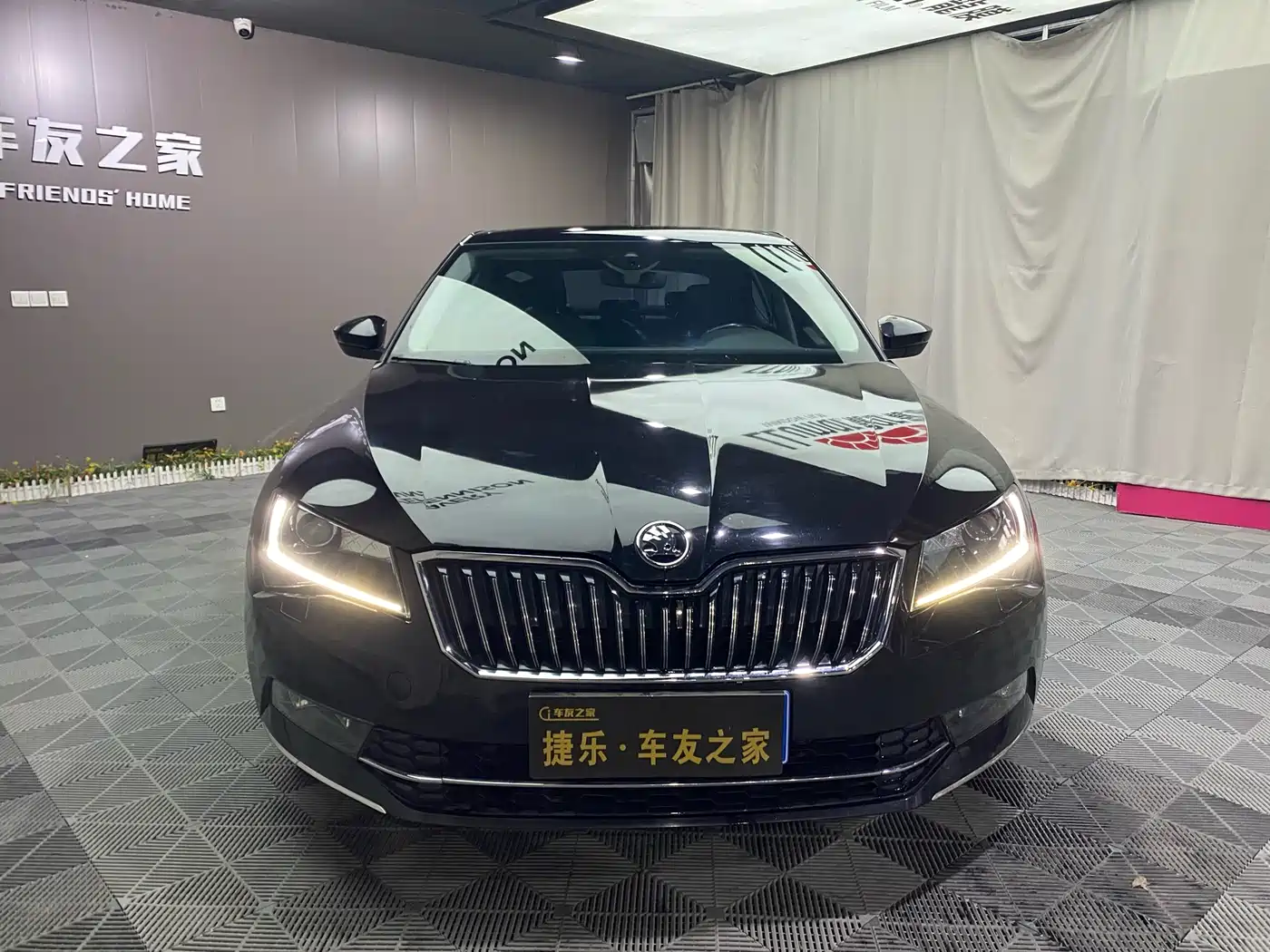 Škoda Superb 2018 TSI330 DSG Luxury Edition China V фото 2
