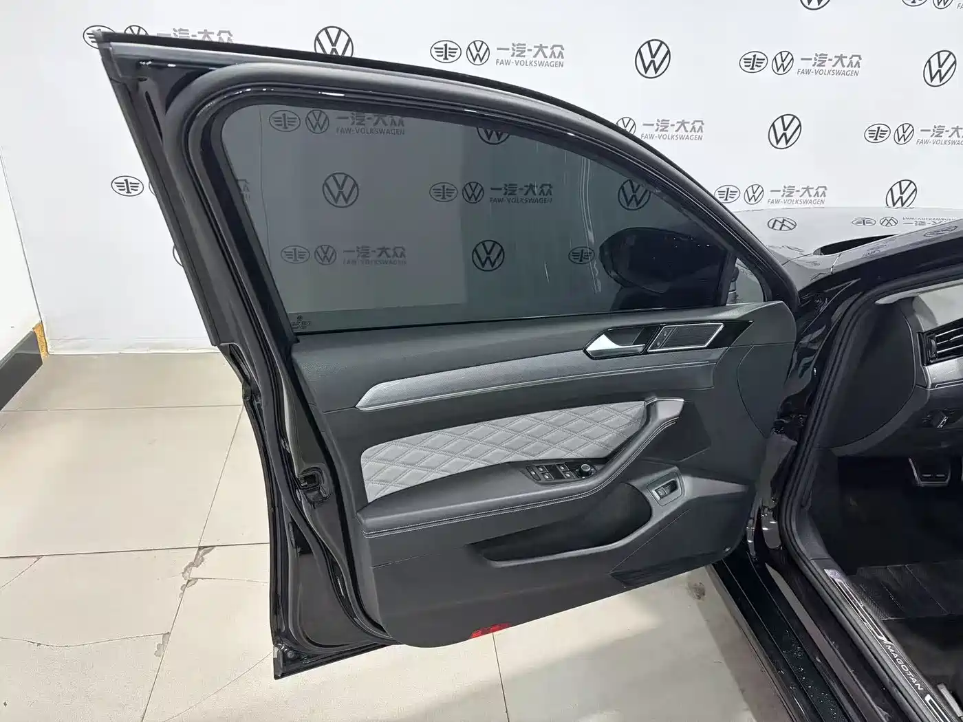 Volkswagen Magotan 2023 2 Million Units Anniversary Edition 330TSI DSG Leading Type фото 15