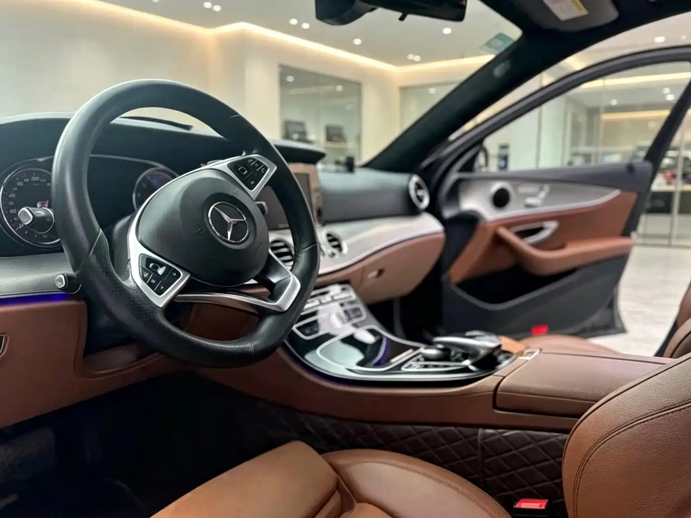 Фото 7 - Mercedes-Benz E-Class