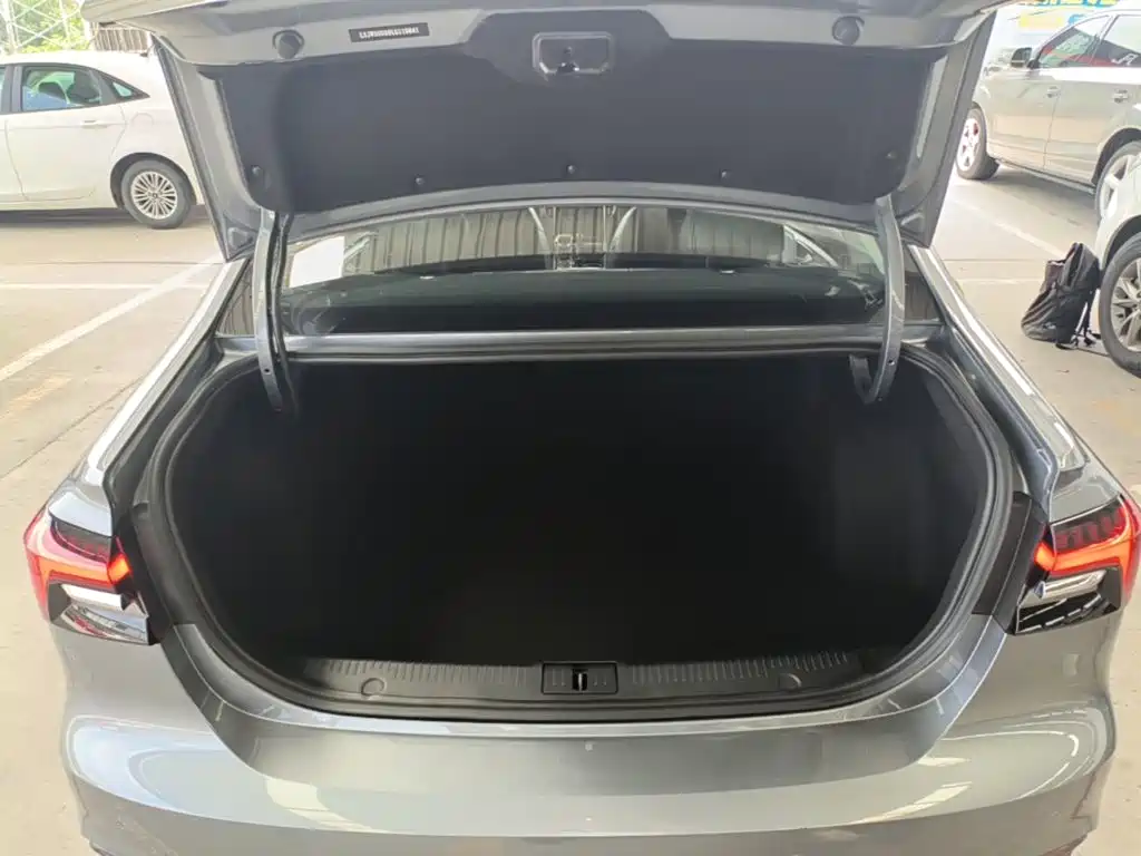 Roewe i6 MAX 2021 2020 Model 300TGI Automatic Cool & Smart Edition