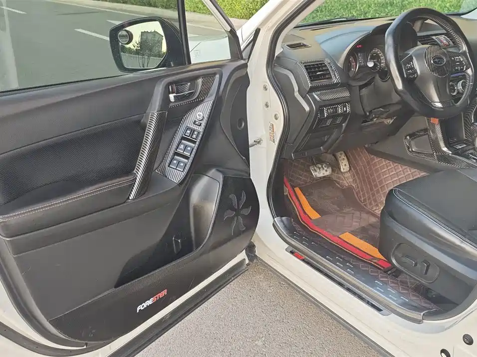Subaru Forester 2013 2.5i Automatic Luxury Navigation Edition фото 6