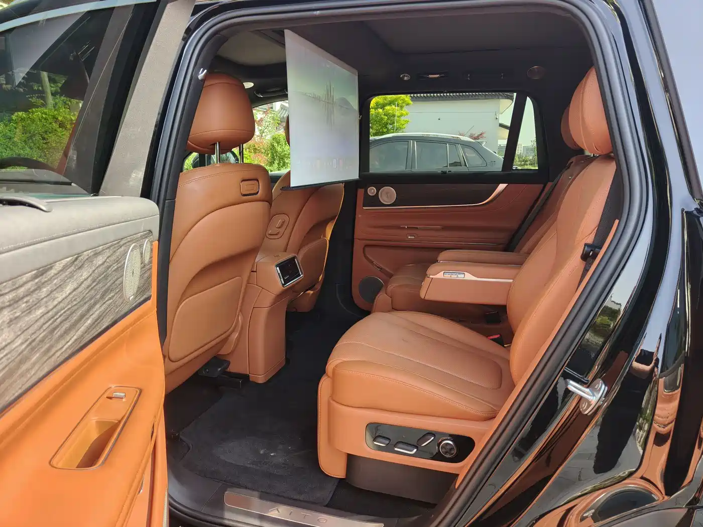 AITO Wenjie AITO M9 2025 Extended Range Ultra 52kWh 6-Seater фото 11
