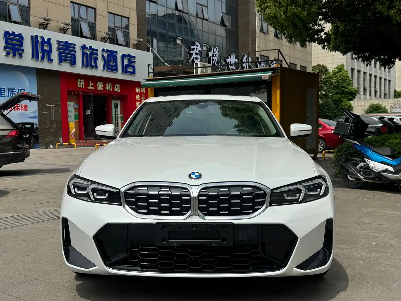 BMW 3 Series 2023 325Li M Sport Package фото 2