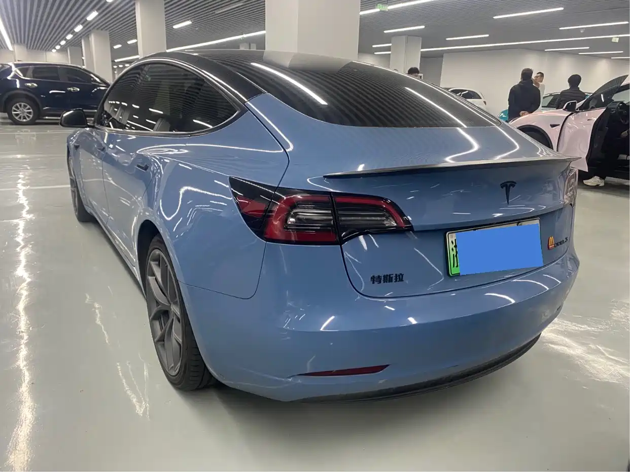 TESLA MODEL 3