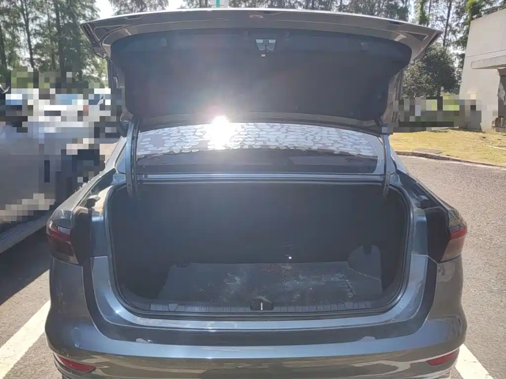 Фото 24 - Geely Emgrand