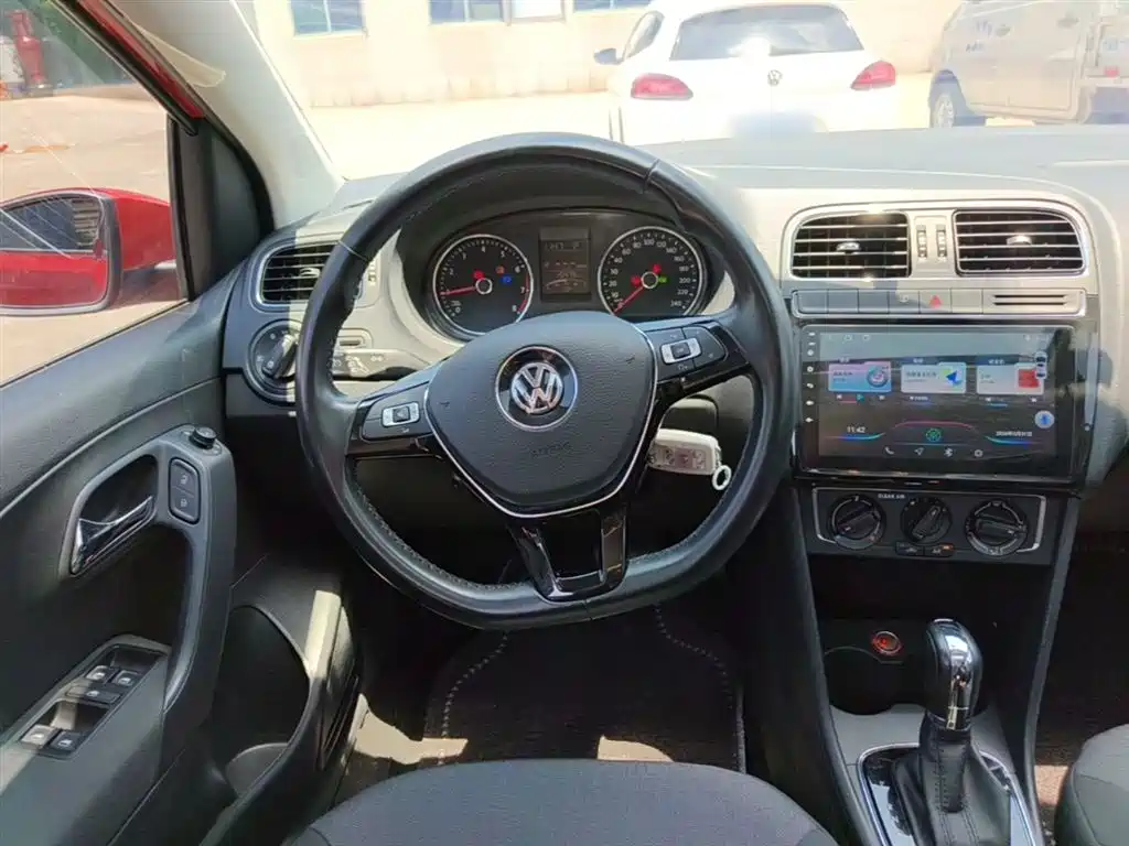 Volkswagen Polo 2016 1.6L Automatic Comfort фото 11