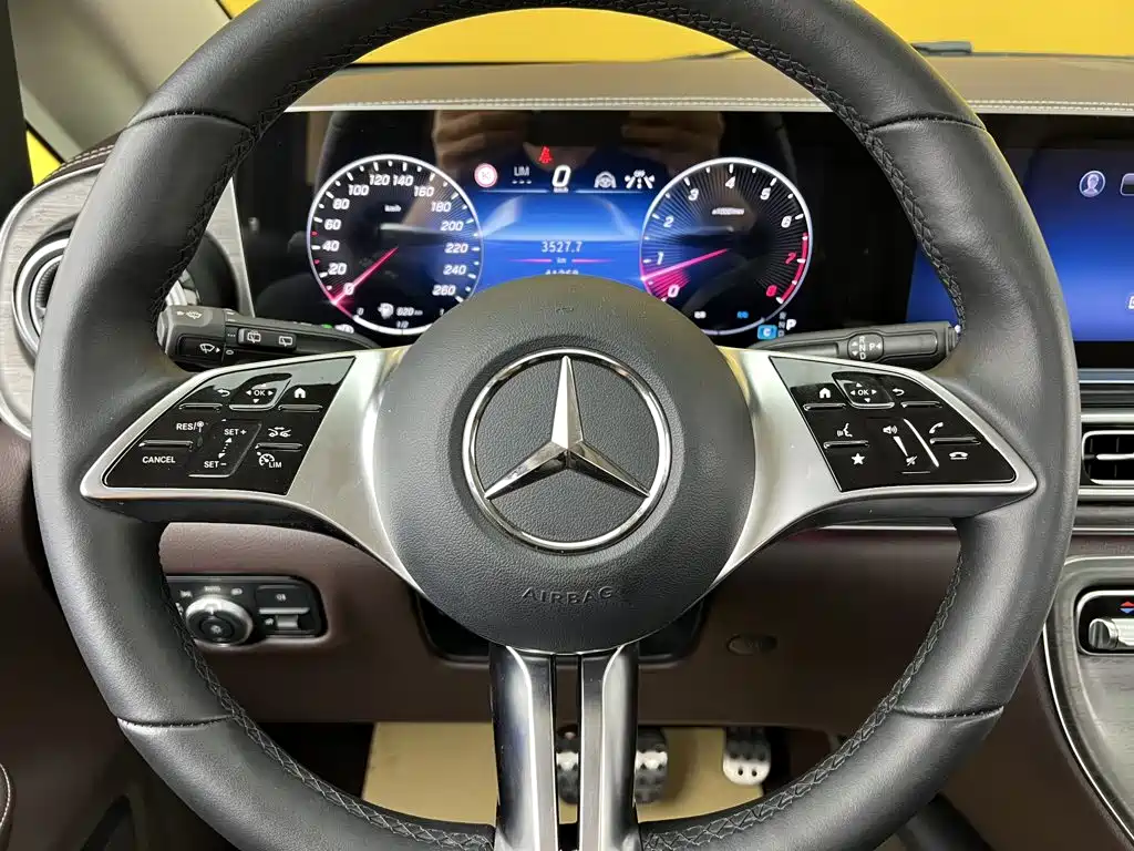 Mercedes-Benz V-Class 2025 2024 V 300 L Long Wheelbase Premium