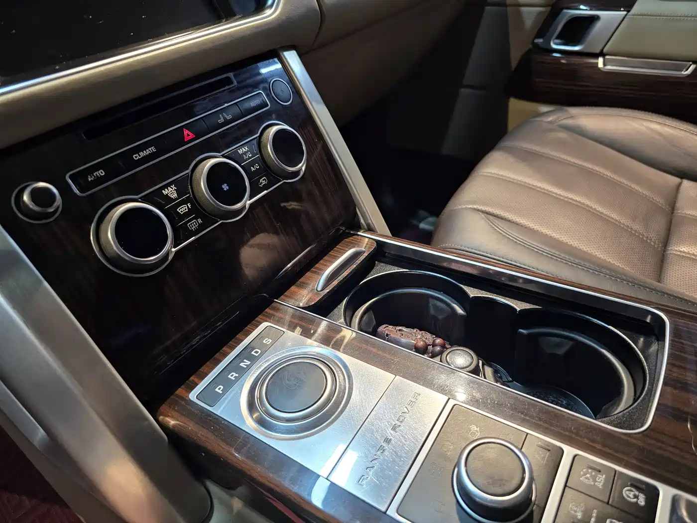 Land Rover Range Rover 2015 3.0 TDV6 Vogue фото 8