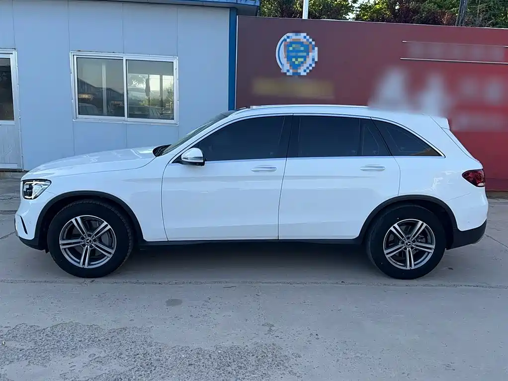 MERCEDES-BENZ GLC