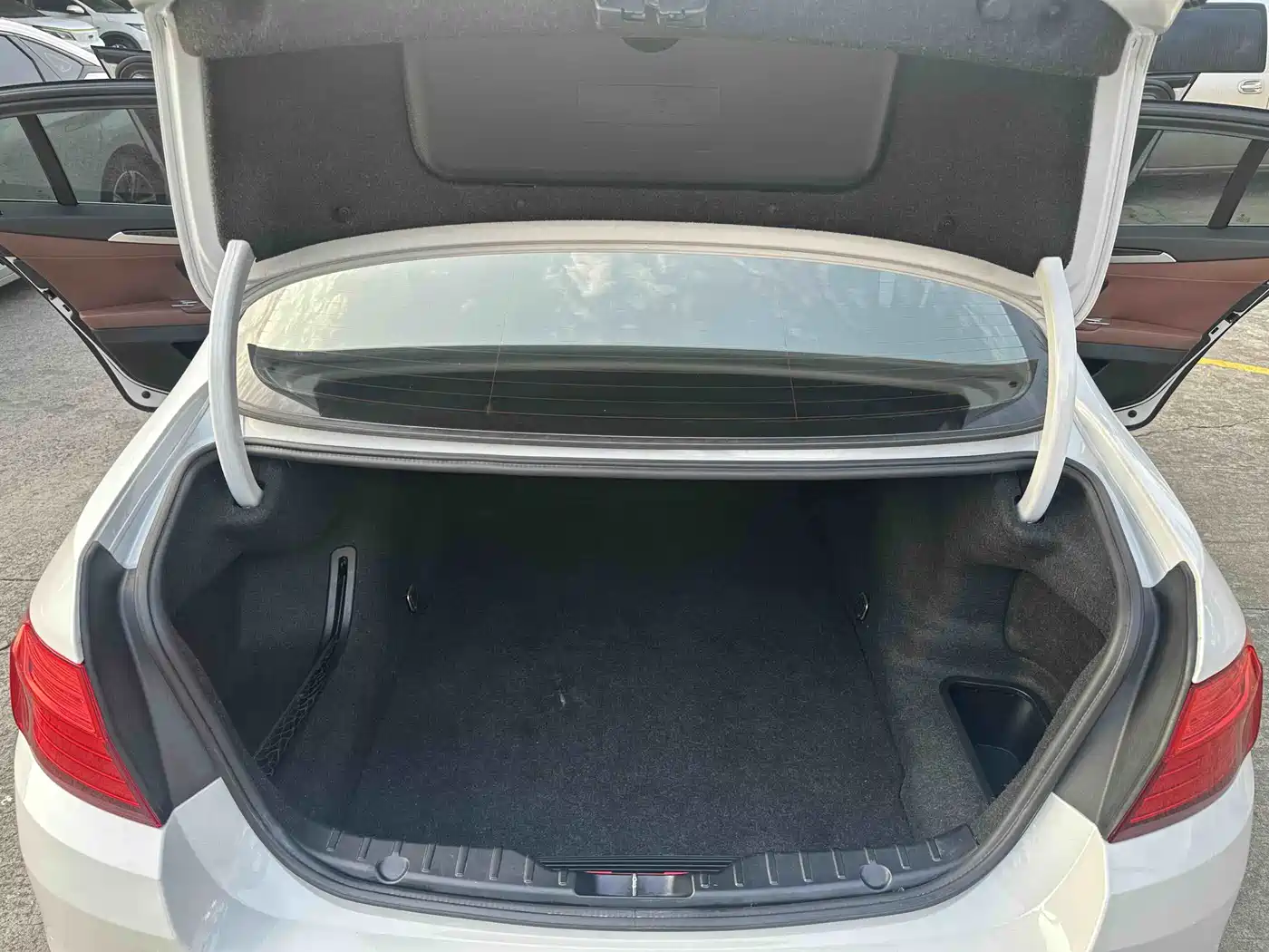 BMW 5 Series 2014 525Li Leading фото 13