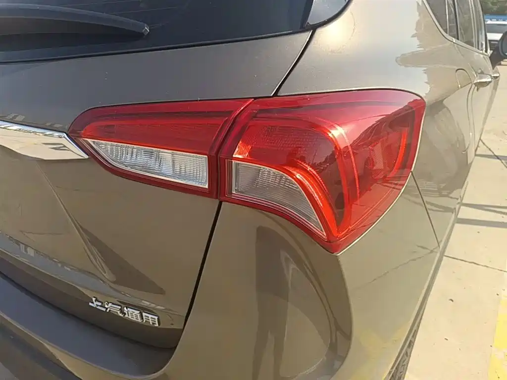 Buick Envision Plus 2018 20T 2WD Leading фото 8