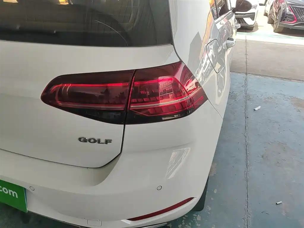 Volkswagen Golf 2018 230TSI Automatic Luxury фото 8
