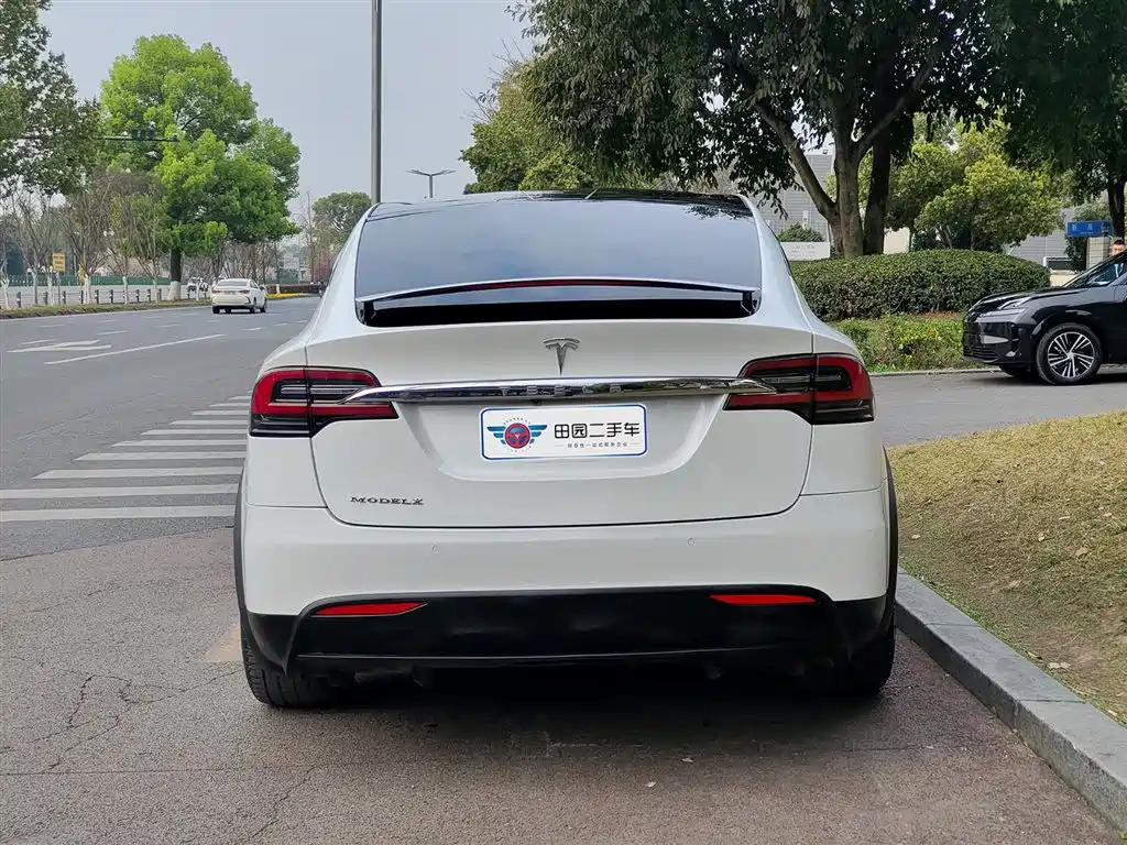 TESLA MODEL X