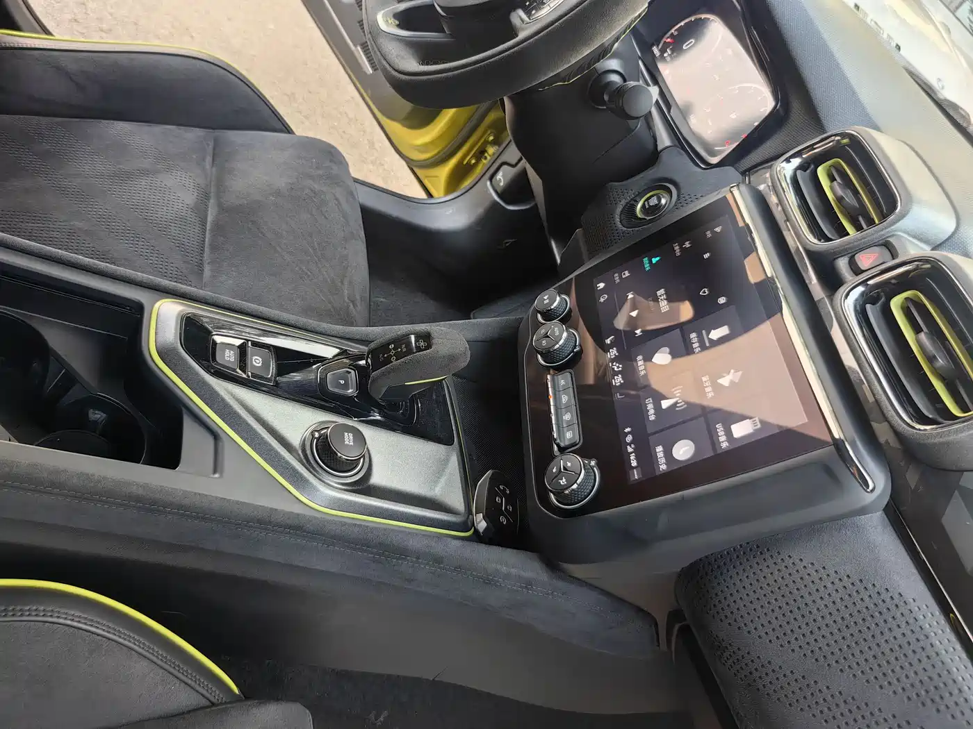 Lynk & Co 03 2020 03+ 2.0TD Auto Performance Package Edition фото 13