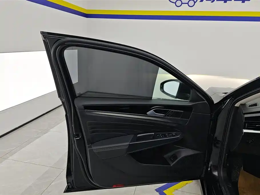 Volkswagen Passat 2025 Outstanding 280TSI Business Edition фото 7