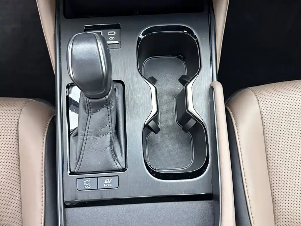 Lexus ES 2025 2025 300h Ultimate Edition