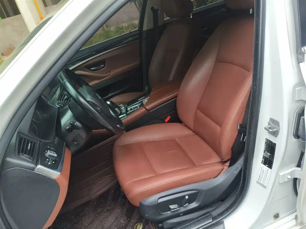 BMW 5 Series 2017 520Li Classic Edition фото 16
