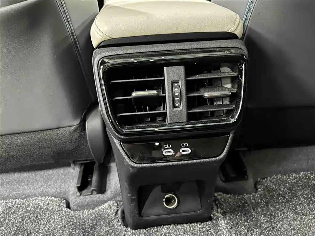 Lexus RZ 2023 450e 4WD Deluxe фото 15