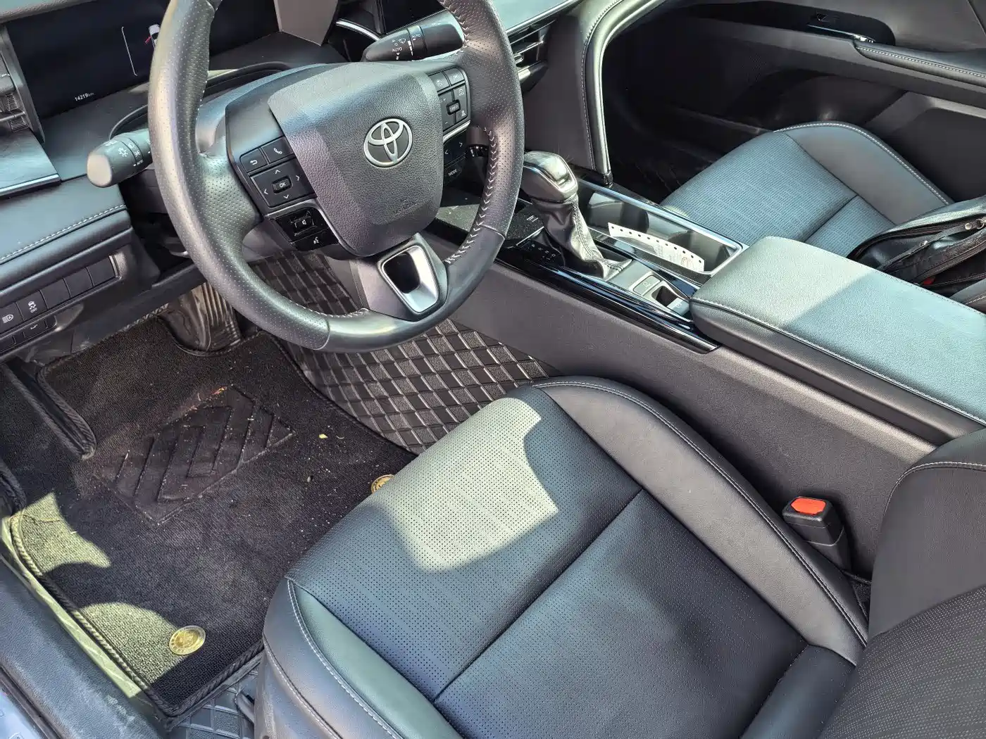 Toyota Camry 2024 Hybrid 2.0HG Premium Edition фото 4