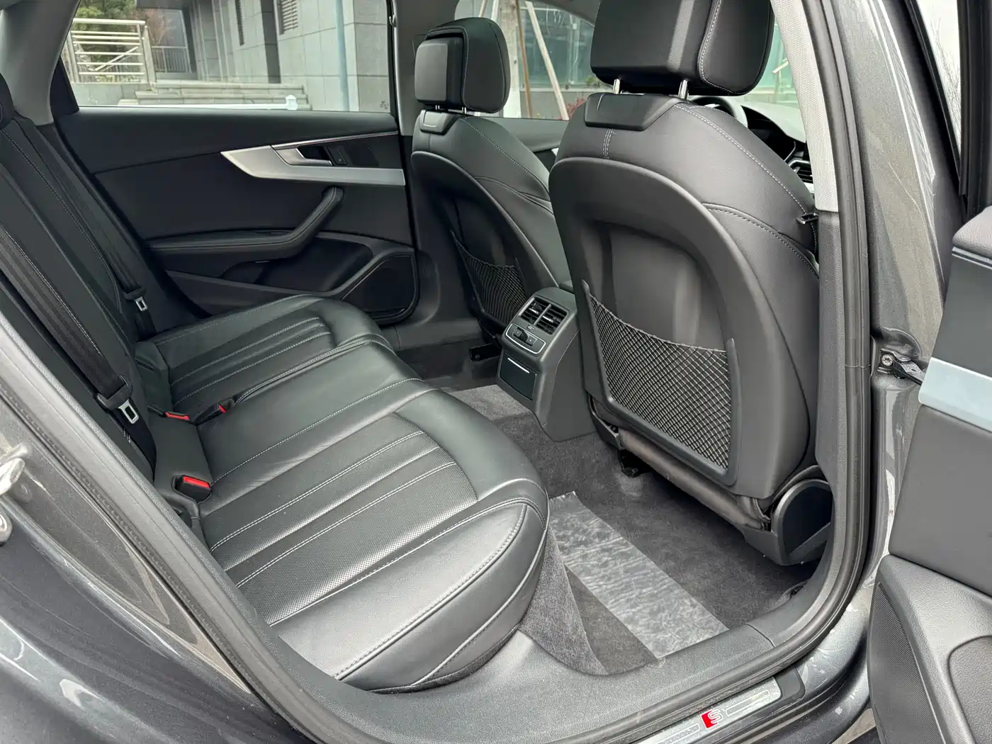Audi A4L 2023 40 TFSI Luxury Sport фото 13