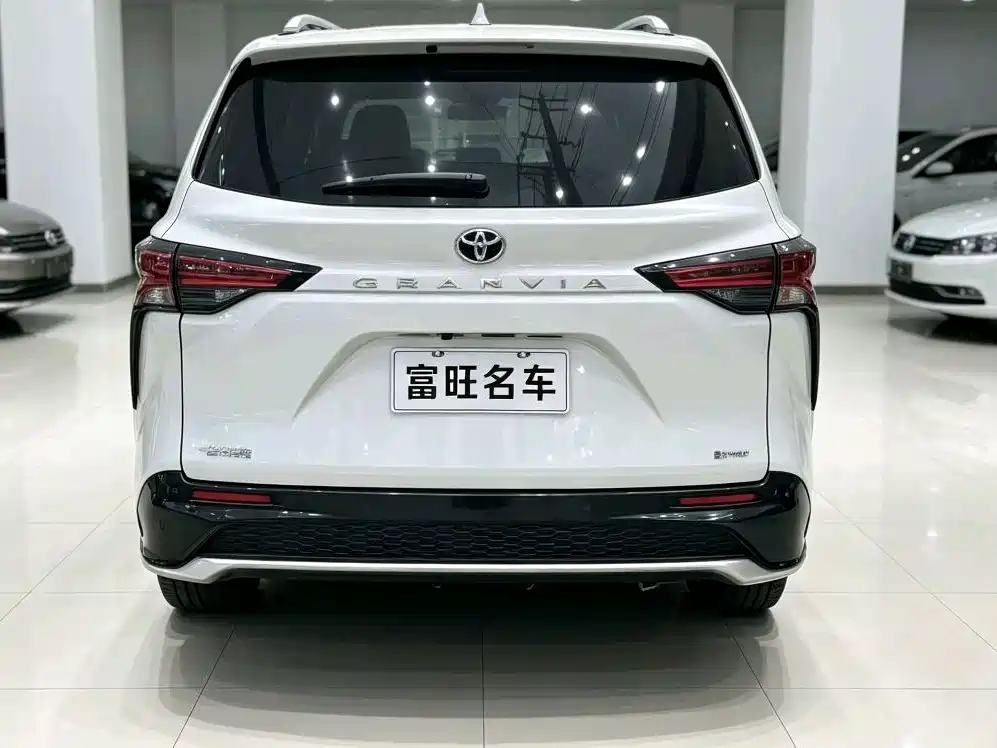 Toyota Granvia 2025 2024 2.5L Hybrid Luxury
