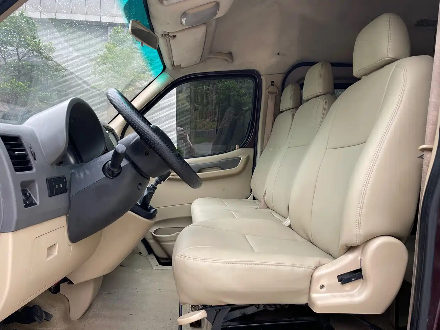 Dongfeng Yufeng Yufeng 2015 2016 2.5T Prestige Edition High-spec LWB High-roof China V ZD25