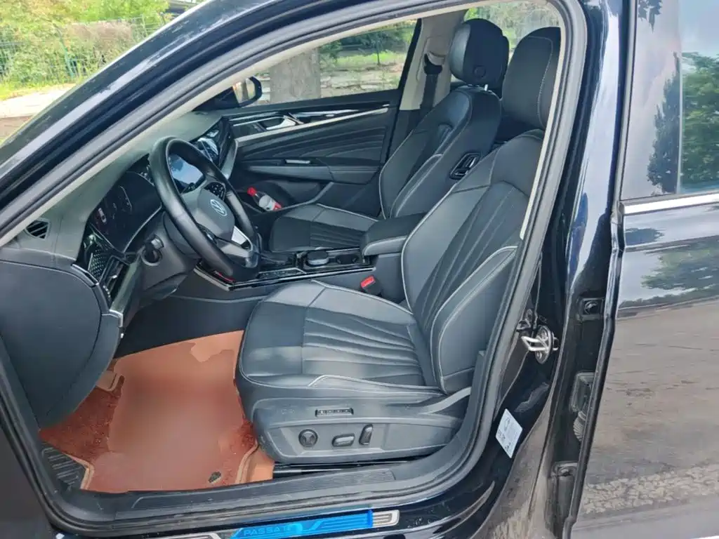 Photo 15 - Volkswagen Passat