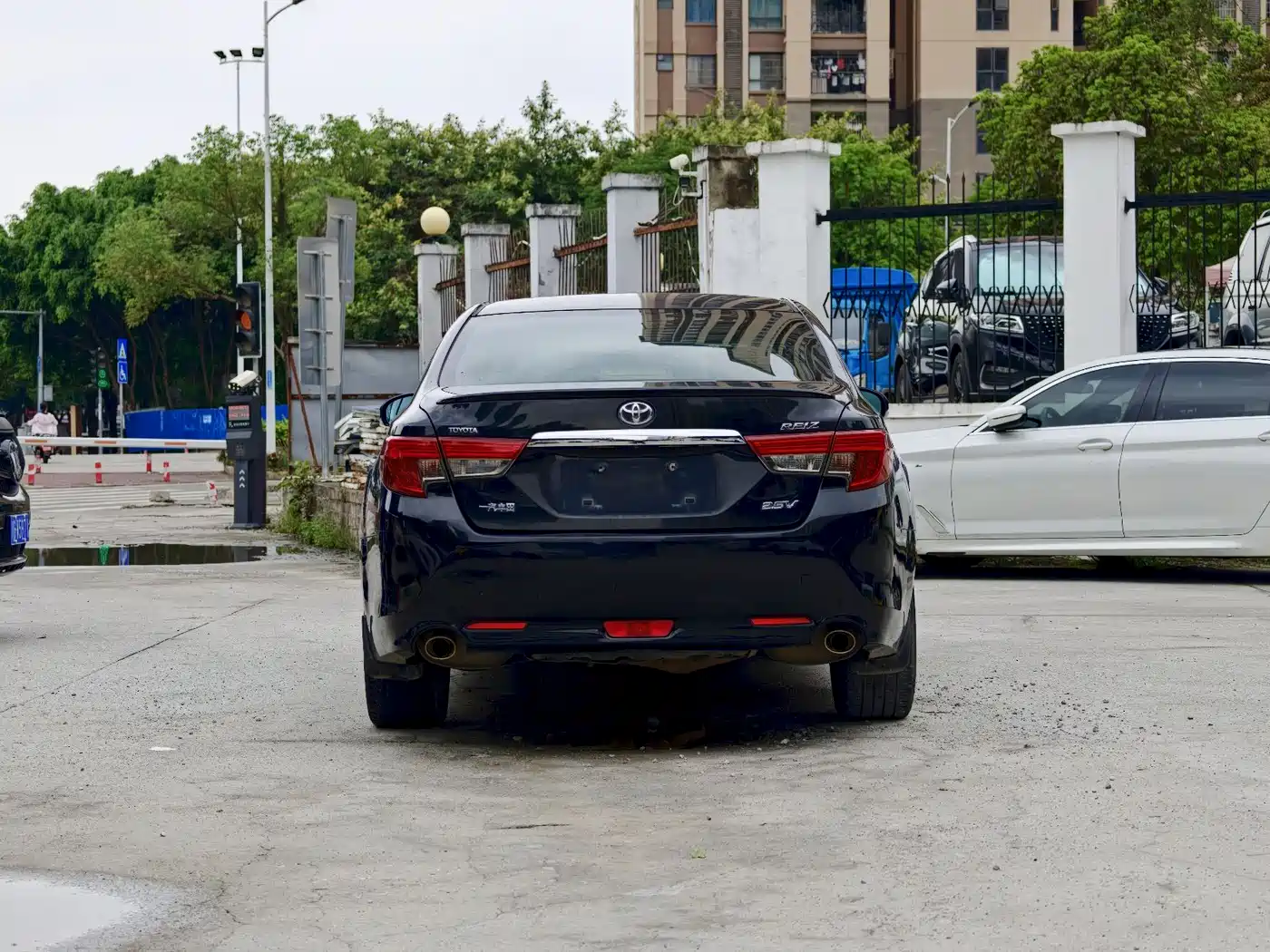 Toyota Reiz 2013 2.5V Premium Edition фото 8