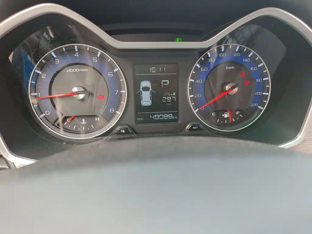 Фото 9 - Geely Vision X3