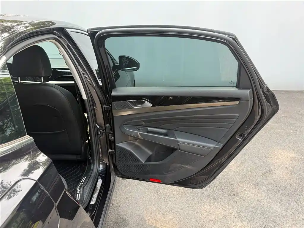 Volkswagen Passat 2020 330TSI Elite Edition China V фото 14