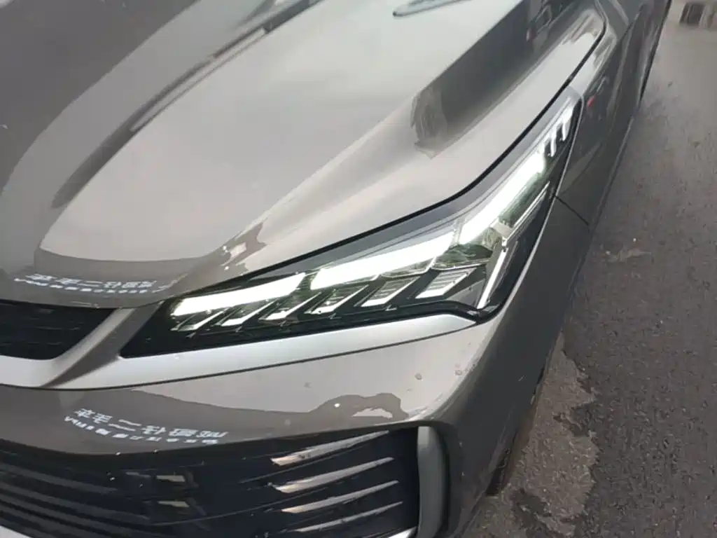 Фото 24 - Geely Coolray