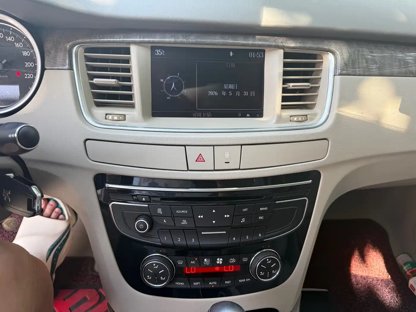 Peugeot 508 2012 2.3L Roland Garros Edition фото 7