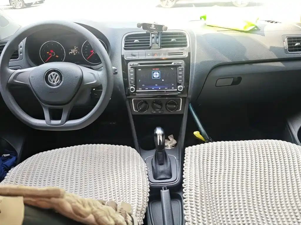 Volkswagen Polo 2014 1.6L Automatic Comfort Edition фото 5
