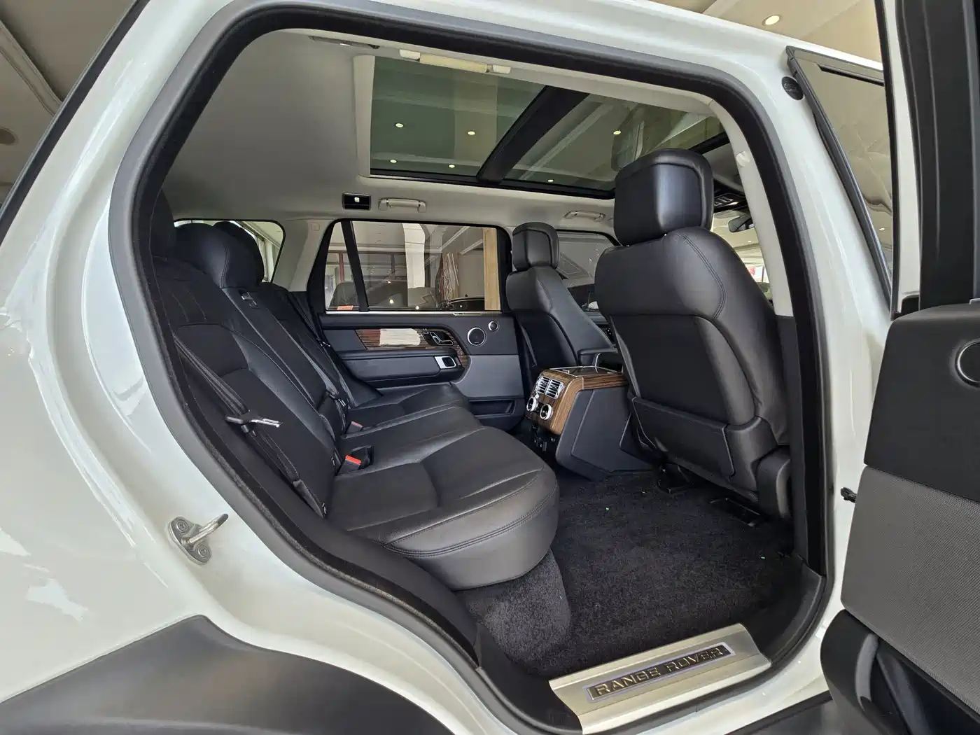 Land Rover Range Rover 2018 3.0 SC V6 Vogue Heritage Extended Edition фото 13