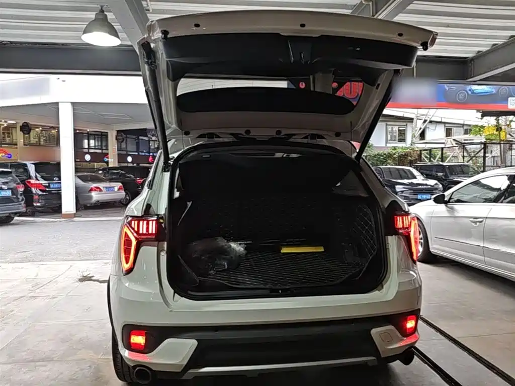 Lynk & Co 01 2017 2.0T AWD Pro фото 19