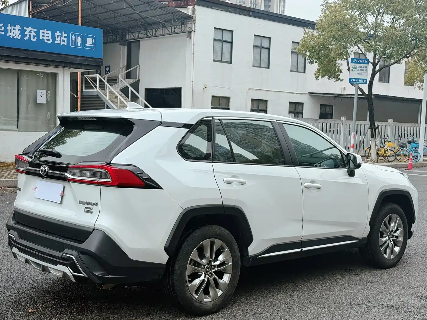 Toyota Wildlander 2022 2.0L CVT AWD Luxury Edition фото 7