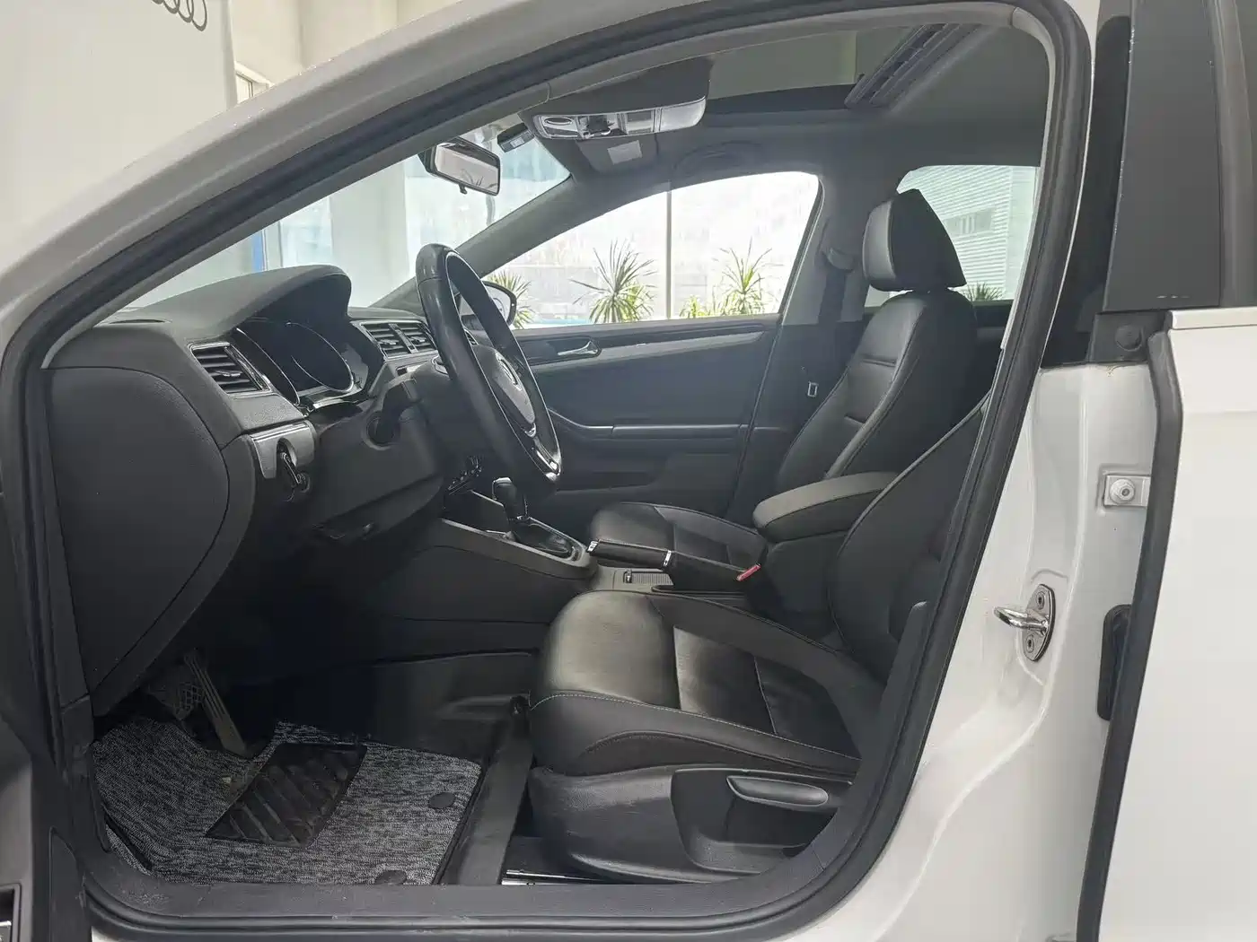 Volkswagen Sagitar 2018 280TSI DSG Spark Edition фото 9