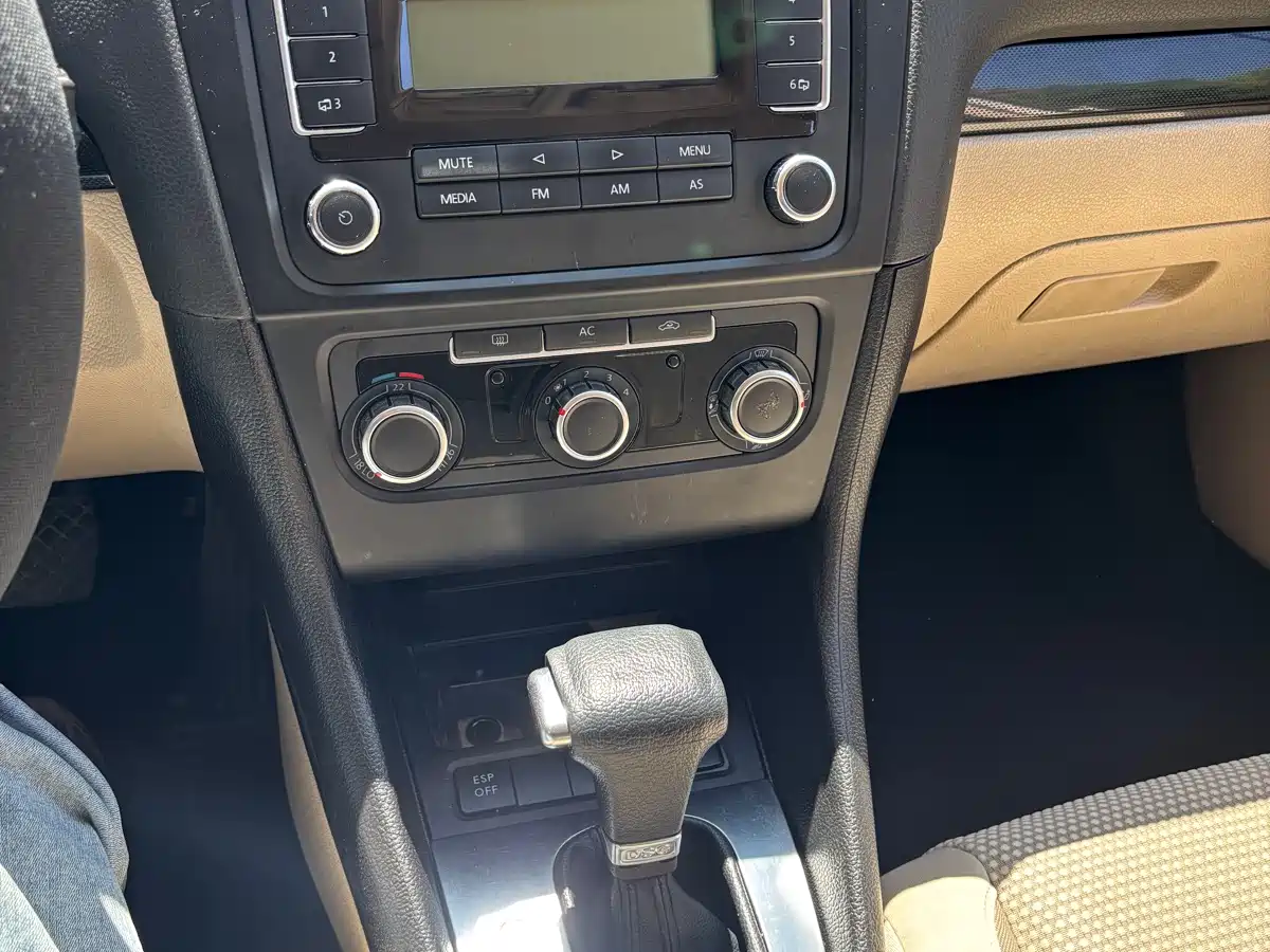Volkswagen Golf 2010 1.4TSI Auto Comfort фото 16