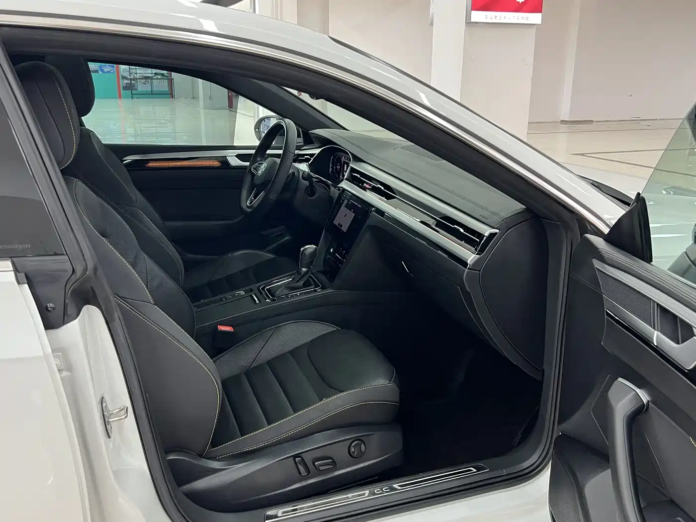 Volkswagen FAW-Volkswagen CC 2023 380TSI Eye-catching Edition фото 10