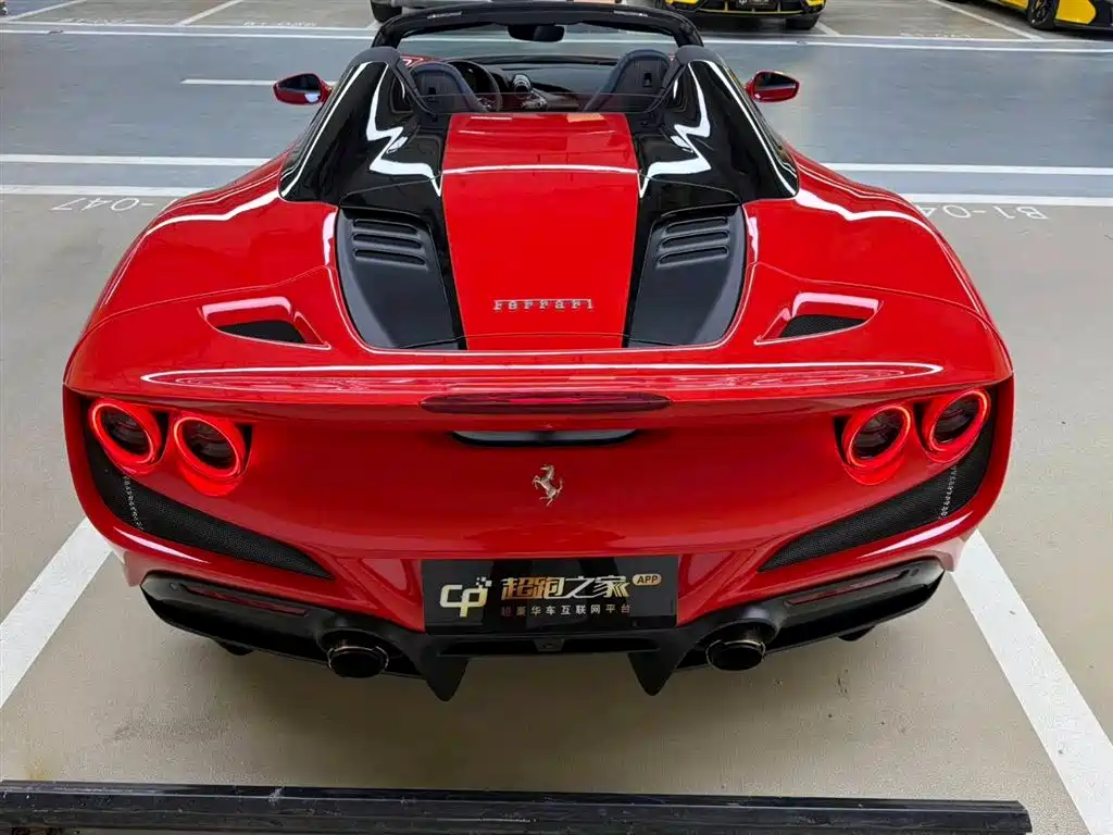 FERRARI F8