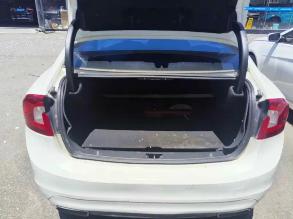 Volvo S60 (Import) 2014 2014 T5 Elegance Edition